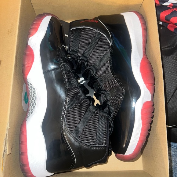 Preloved Jordan Retro 11 Bred SZ9 - Picture 3 of 16